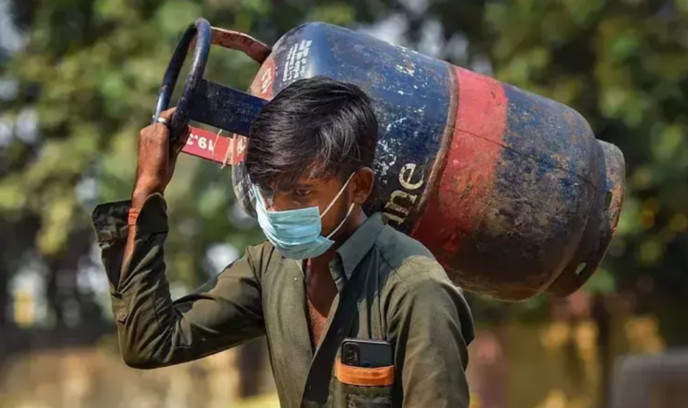 ഹോട്ടലുകൾക്കും തട്ടുകടകൾക്കും ആശ്വസിക്കാം; എൽപിജി വാണിജ്യ സിലിണ്ടർ വില കുറച്ചു
